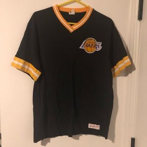 Mitchell & Ness Lakers v-Neck Shirt - Large